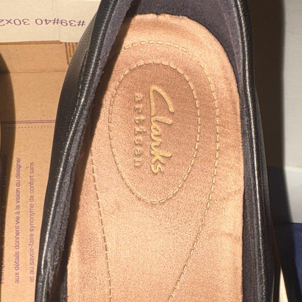 Clarks Women's Black shoes - Picture 2 of 7